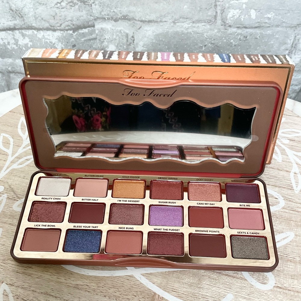 Too faced better than chocolate palette,18 cocoa powder-infused,shimmers & Matte - Picture 1 of 6